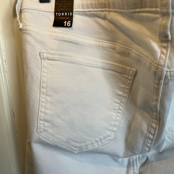 NWT Torrid Sky High Skinny Crop Jeans in White - Picture 9 of 9